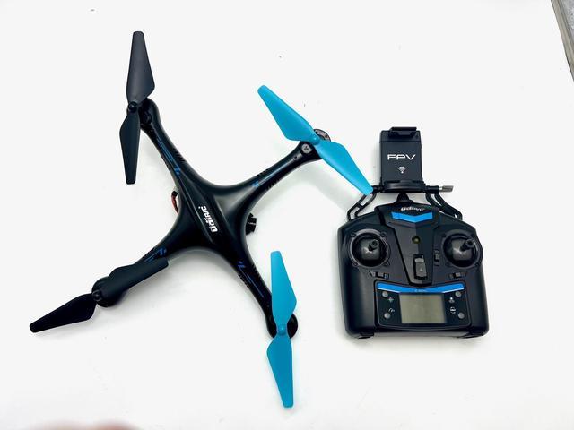Force1 U45WF FPV RC Drone with Camera - VR Capable WiFi Quadcopter Remote  Control Flying Drone with 720p HD Camera Live Video, 6 Axis Gyro, Altitude