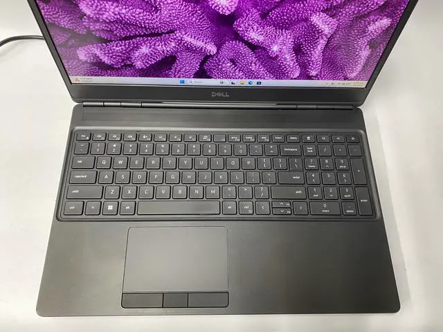 Alt view image 2 of 7 - Dell - Precision 7560 - i9-11950H - 32GB - 256GB - 15.6" - 1920 x 1080 - Windows 11 Pro