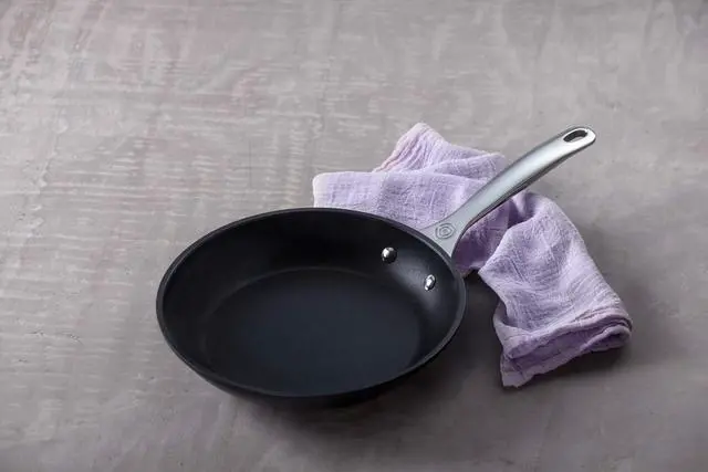 Alt view image 4 of 7 - Le Creuset Toughened Nonstick PRO Cookware Set, 2 pc. (9.5" & 11" Fry Pan)