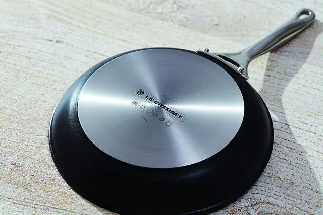 Alt view image 5 of 7 - Le Creuset Toughened Nonstick PRO Cookware Set, 2 pc. (9.5" & 11" Fry Pan)