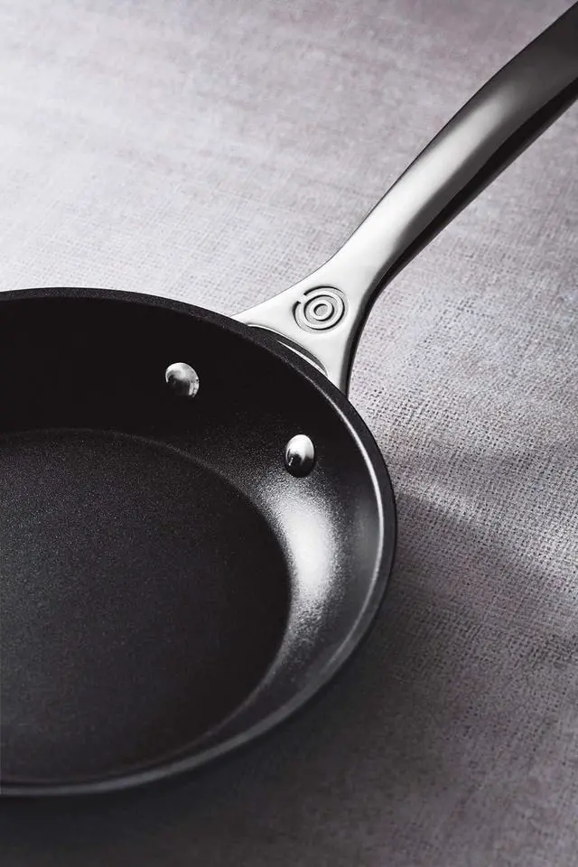 Alt view image 3 of 7 - Le Creuset Toughened Nonstick PRO Cookware Set, 2 pc. (9.5" & 11" Fry Pan)
