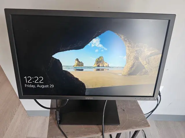 Main image of Dell OptiPlex 7050 Micro All-in-One with Dell 22" 1920 x 1080 Monitor Desktop PC-7th Gen Intel Core i5-7500 3.40 GHz 8 GB DDR4 128 GB SSD WiFi BT Windows 10 Pro with keyboard and mouse