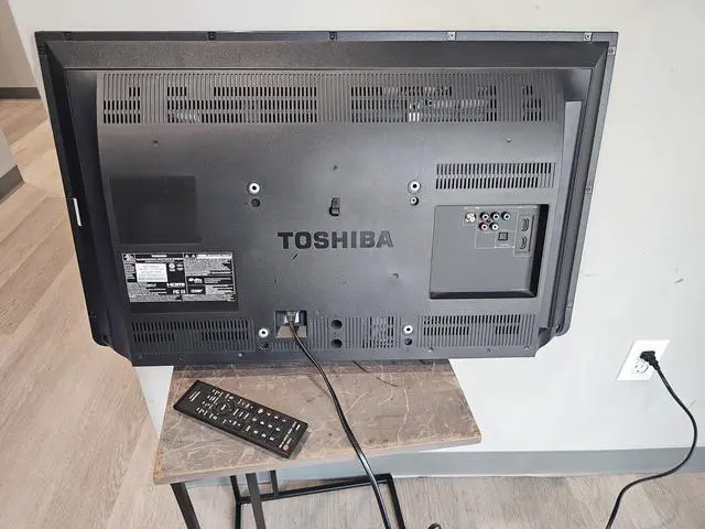 Alt view image 4 of 7 - Toshiba 32L1400U 32 inch LED TV HDMI Flat Screen Television without stand