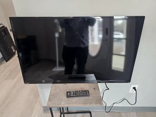 Alt view image 3 of 6 - Toshiba 40" 1080p LED-LCD HDTV - 40L1400UC Without Stand