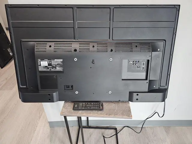 Alt view image 4 of 6 - Toshiba 40" 1080p LED-LCD HDTV - 40L1400UC Without Stand