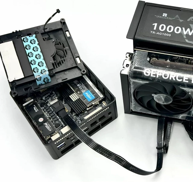 Alt view image 2 of 4 - ADT-Link PCIe 5.0 M.2 NVMe to OCuLink SFF-8612 Female 4i Host Adapter with ReDriver(F4Q(Gen5))