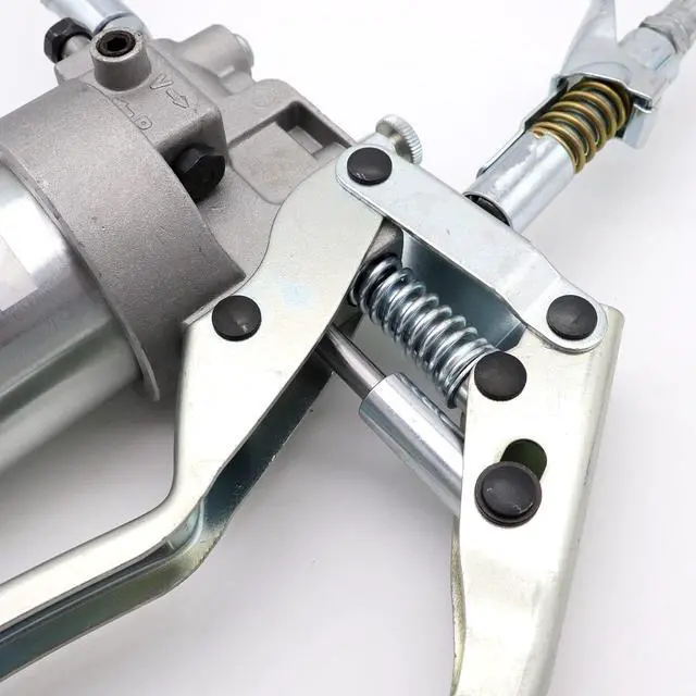 Alt view image 4 of 6 - Professional dual-mode pistol handle oil gun. Including oil couplings, high-quality 20-inch hoses and linear hose rotators