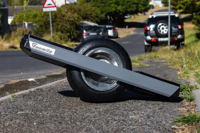 Alt view image 5 of 6 - Gosmilo 12inch X5 Electric Skateboard 60V7Ah Battery 1500WMotor Railguard Grey