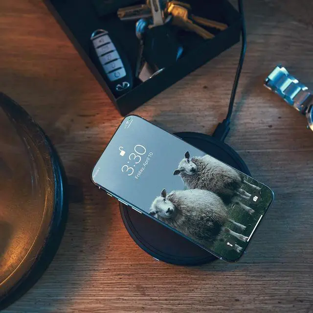 Main image of Tylt Bezel 2 Fast 15W Wireless Chargers | Charges Phones And Airpods