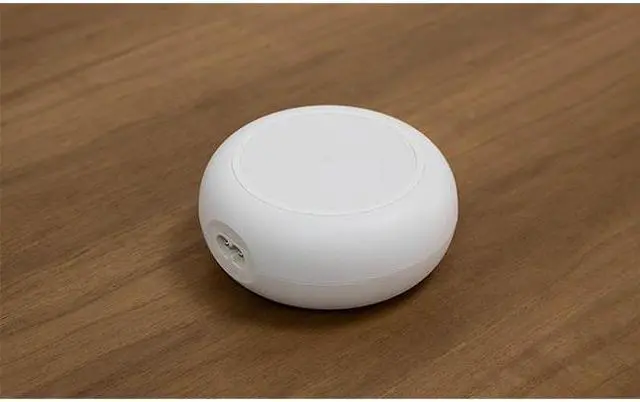 Alt view image 2 of 4 - Tylt Multi Port 100W Power delivery Hub with Wireless charging (3USB-C + 1USB-A) Color l White