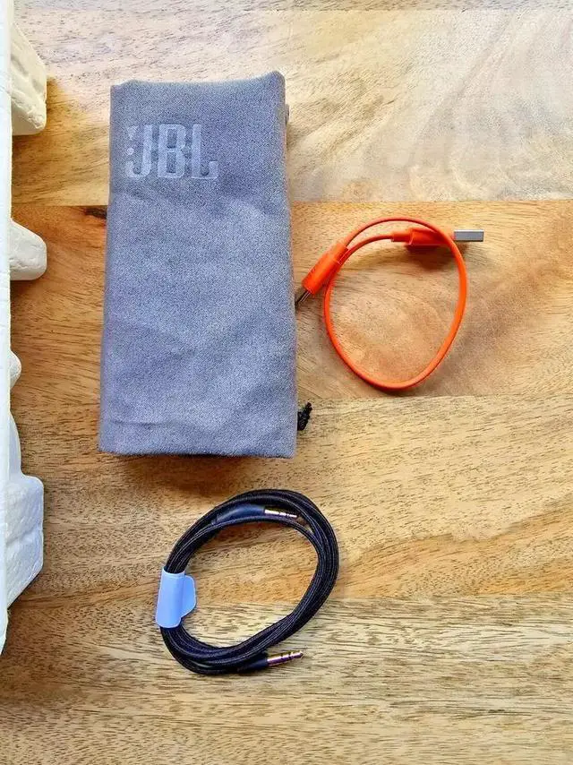 Alt view image 6 of 6 - JBL Live675NC On-Ear Wireless Headphones Adaptive Noise Cancelling by HARMAN 65H