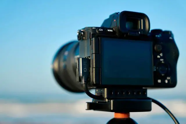 Alt view image 2 of 5 - IQwire CXRBON BLXCK X5 USB-C to USB-C 16' 5m Right Angle Intelligent Photography Tether Cable