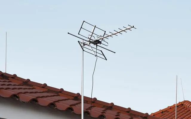 Alt view image 5 of 5 - McDuory Digital Amplified Outdoor HDTV Antenna - 120 Miles Range - Built-in Amplifier - Performance in UHF/VHF - 40 feet RG6 Coax Cable - Tools Free Installation