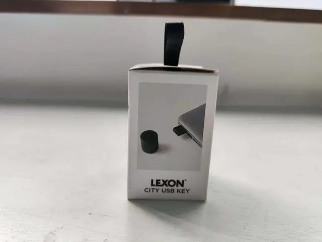 Alt view image 4 of 5 - Lexon City USB Key Memory Capacity 32 GB Soft Gold