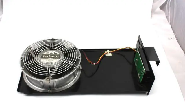Main image of Hitachi StorageWorks XP12000 San Ace 172 Server Fan W/ Long Mounting Plate 109E4756C4J01