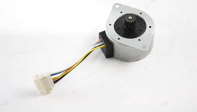 Alt view image 2 of 3 - Oki Data Xerox Phaser 2135 Printer Motor KBL42LLB485E KBL42LLB600D