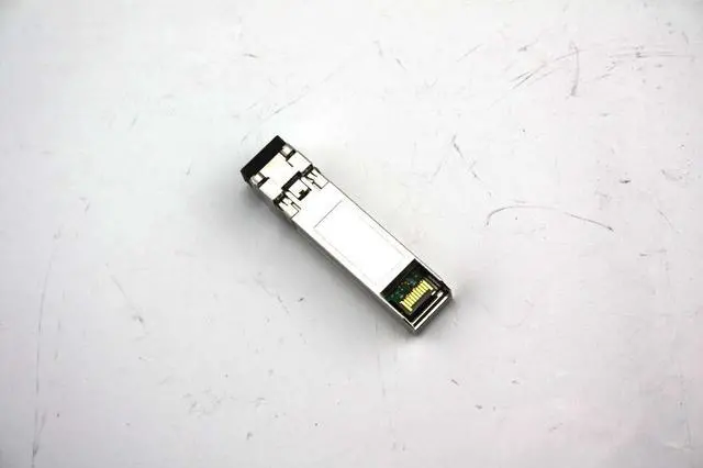 Alt view image 2 of 3 - Finisar QLE2562 Server Optical Transceiver Module 8GB Fibre Channel SFP+ 150m FTLF8528P2BCV-QL