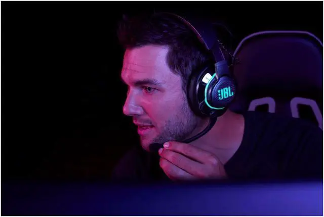 Alt view image 6 of 7 - QUANTUM800 Gaming- 2.4 Ghz + BT Wireless Noise Cancelling Over-Ear Gaming Headset Black