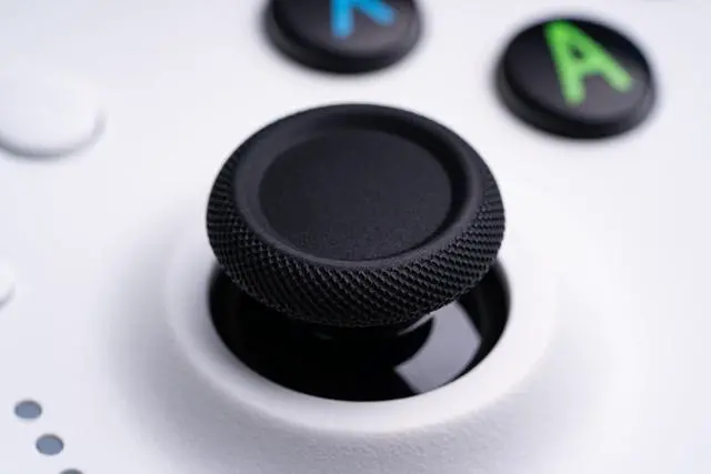 Alt view image 3 of 5 - 8BitDo Ultimate Wired Controller for Xbox - Hall edition/ White + Game Pass