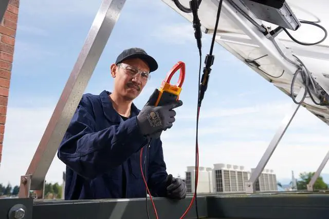 Alt view image 9 of 9 - CAT III 1500V TRMS WRLS CLAMP W/IFLEX