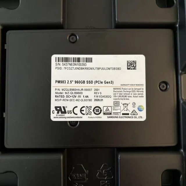 Alt view image 4 of 4 - MZ-QLB9600 Samsung PM983 Series 960GB 2.5" PCIe Gen3 SSD MZQLB960HAJR - OEM