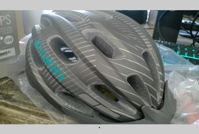 Main image of Giro Vasona MIPS Cycling Helmet - Women's