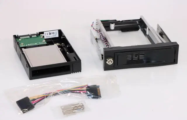 Main image of DupliM 5.25in Trayless Hot Swap Mobile Rack for 3.5in HDD and 2.5in Adapter