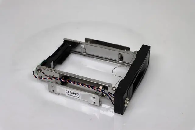 Alt view image 3 of 7 - DupliM 5.25in Trayless Hot Swap Mobile Rack for 3.5in HDD and 2.5in Adapter