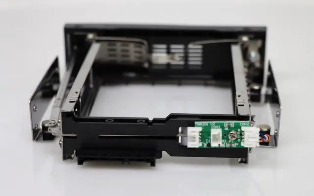 Alt view image 4 of 7 - DupliM 5.25in Trayless Hot Swap Mobile Rack for 3.5in HDD and 2.5in Adapter