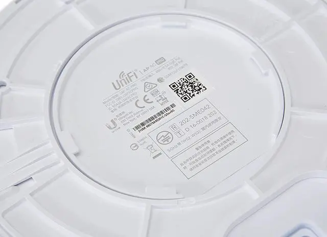 Alt view image 3 of 4 - Ubiquiti Networks UniFi UAP-AC-PRO, 3dBi, 22dBm, 450Mbps, 3x3 @ 2. 4GHz & 3dBi, 22dBm, 1300Mbps, 3x3 @ 5GHz, 2xGigabit, 122m