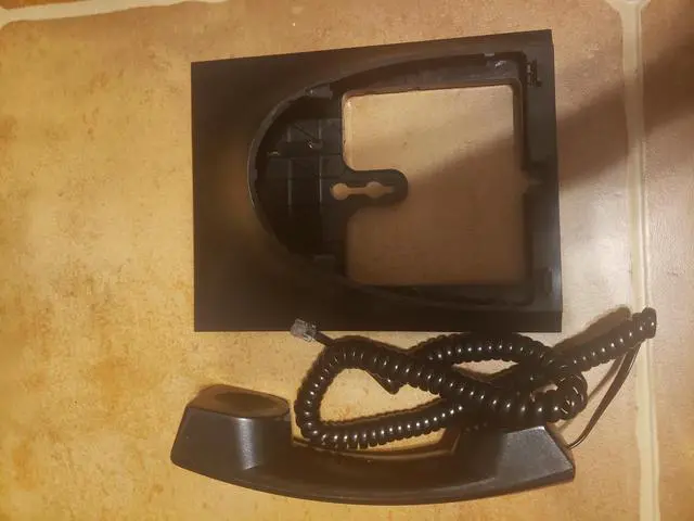 Alt view image 2 of 3 - Samsung iDCS Falcon 18D Black Display Speakerphone Lot Of 14