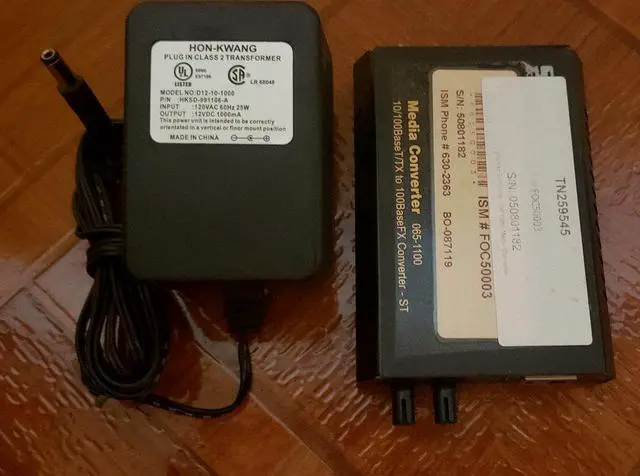 Main image of Signamax 065-1100 Gigabit Ethernet Fiber Optic Media Converter with Power Supply