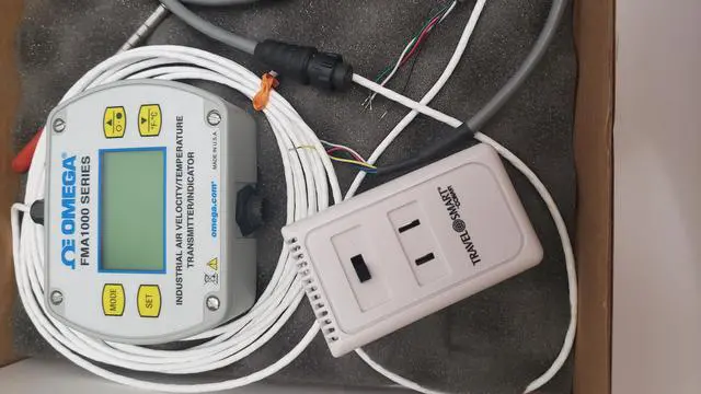 Alt view image 4 of 7 - OMEGA FMA1000 AIR VELOCITY TEMPERATURE TRANSMITTER INDICATOR FMA1001R-V1