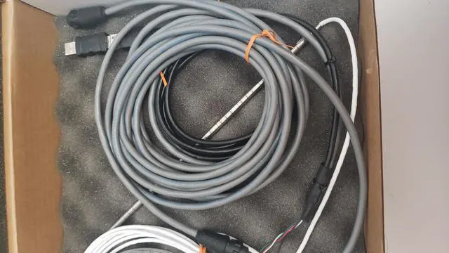 Alt view image 5 of 7 - OMEGA FMA1000 AIR VELOCITY TEMPERATURE TRANSMITTER INDICATOR FMA1001R-V1