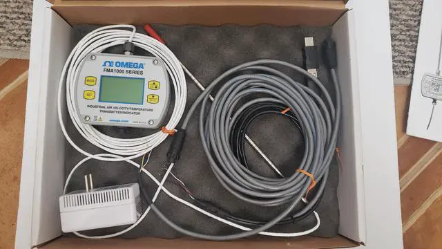 Alt view image 3 of 7 - OMEGA FMA1000 AIR VELOCITY TEMPERATURE TRANSMITTER INDICATOR FMA1001R-V1