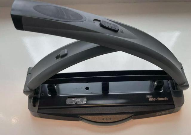 Main image of STAPLES ONE-TOUCH ADJUSTABLE 3-HOLE PUNCH 20 SHEET CAPACITY