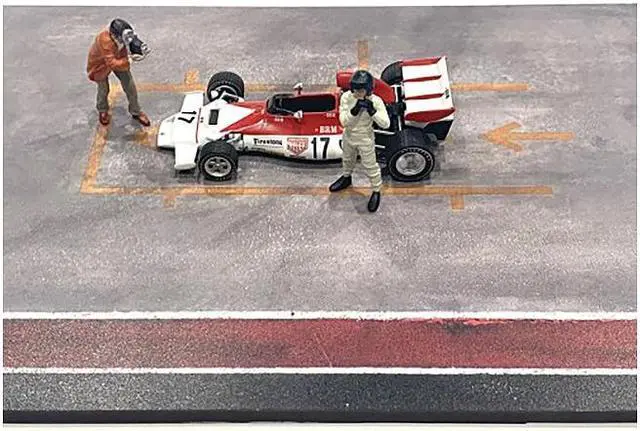 Alt view image 5 of 6 - "Race Day" Two Diecast Figures Set 2 for 1/43 Scale Models by American Diorama