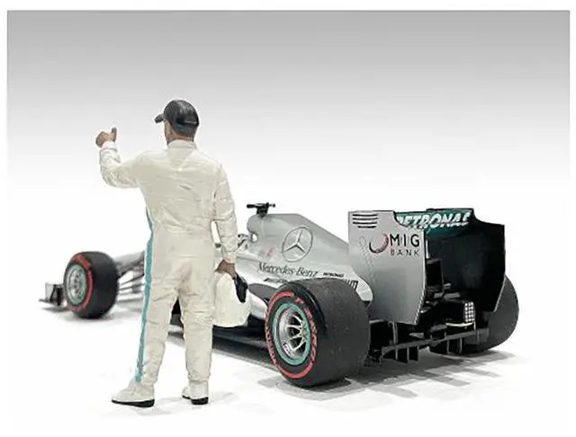 Alt view image 6 of 8 - "Racing Legends" 2000's Figure A for 1/18 Scale Models by American Diorama