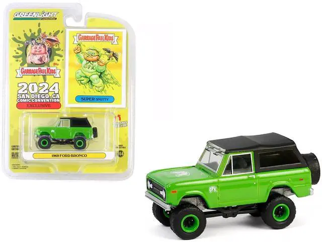 Alt view image 5 of 8 - 1969 Ford Bronco Green with Black Top "San Diego Comic-Con 2024 Exclusive" 1/64 Diecast Model Car by Greenlight
