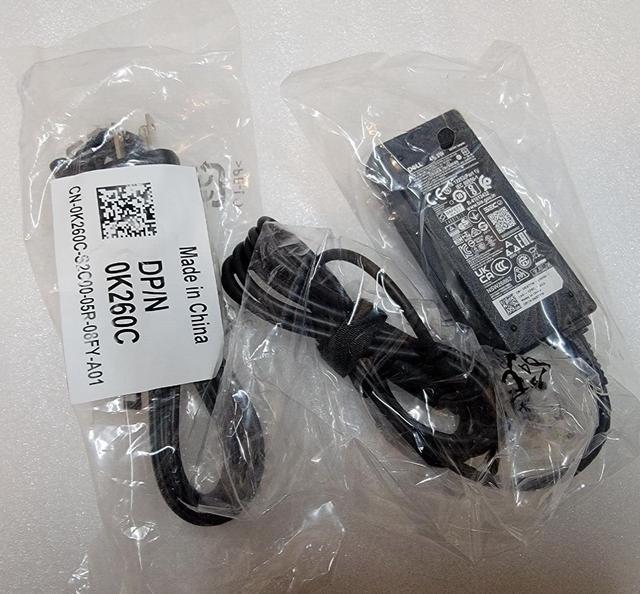 New Dell 45W 19.5V AC Adapter 4.5 mm barrel LA45NM140 KXTTW