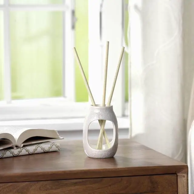 Alt view image 2 of 5 - Yankee Candle Pre-Fragranced Clean Cotton Reed Diffuser, 1609205