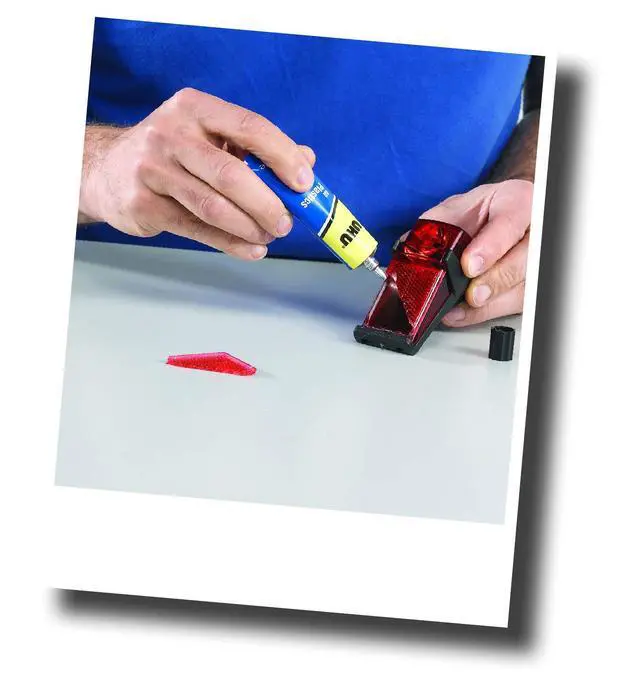 Alt view image 3 of 4 - UHU 3-63166, Blister, Powerful Universal Adhesive for Plastics, 33ml, Transparent