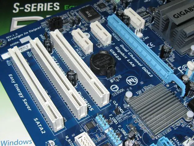 Alt view image 3 of 4 - GIGABYTE GA-P41T-ES3G LGA 775 Intel G41 DDR3 4GB ATX