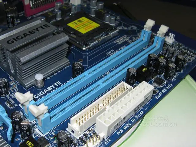 Alt view image 2 of 4 - GIGABYTE GA-P41T-ES3G LGA 775 Intel G41 DDR3 4GB ATX