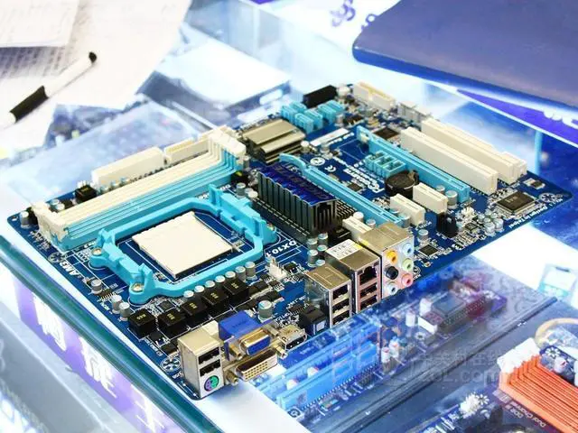 Alt view image 2 of 4 - GIGABYTE GA-MA785GT-UD3H(rev.1.3) Socket AM3 AMD 785G DDR3 16GB ATX