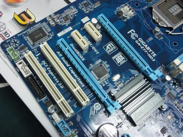Alt view image 2 of 3 - GIGABYTE GA-Z77-HD3 LGA 1155 Intel Z77 DDR3 32GB ATX