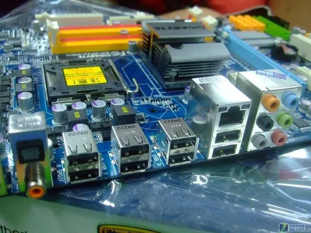 Alt view image 4 of 4 - GIGABYTE GA-EP43-UD3L(rev. 1.0) LGA 775 Intel P43 DDR2 16GB ATX