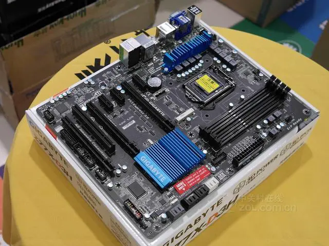 Alt view image 2 of 4 - GIGABYTE GA-Z77X-D3H LGA 1155 Intel Z77 DDR3 32GB ATX