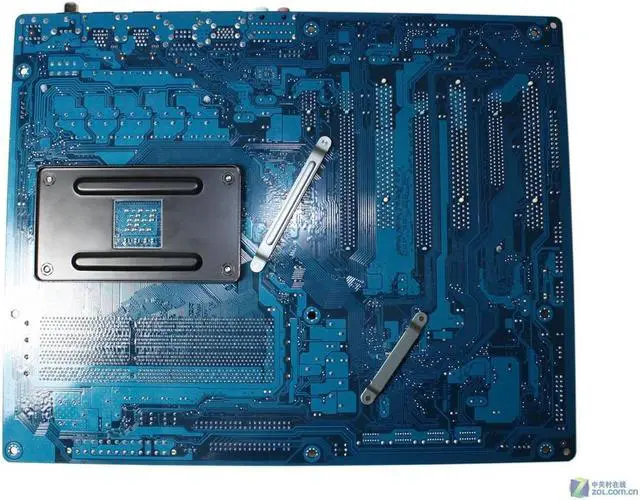 Alt view image 3 of 4 - GIGABYTE GA-790FXTA-UD5 Socket AM3 AMD 790FX DDR3 16GB Micro ATX