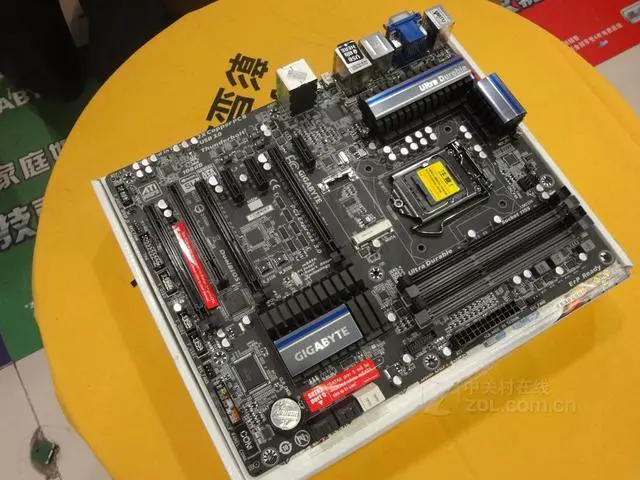 Alt view image 2 of 4 - GIGABYTE GA-Z77X-UP4 TH LGA 1155 Intel Z77 DDR3 32GB ATX